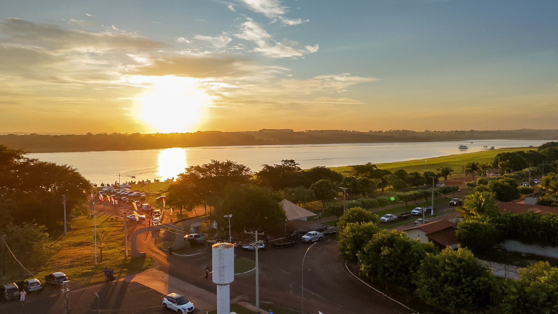 Nascer do sol sobre o Rio Grande